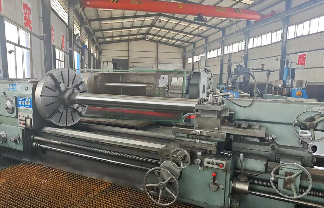 Heavy-Duty Horizontal Lathe